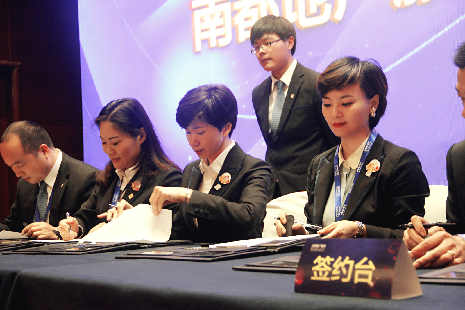 ag平台游戏官网：回首，是为了更美的开始