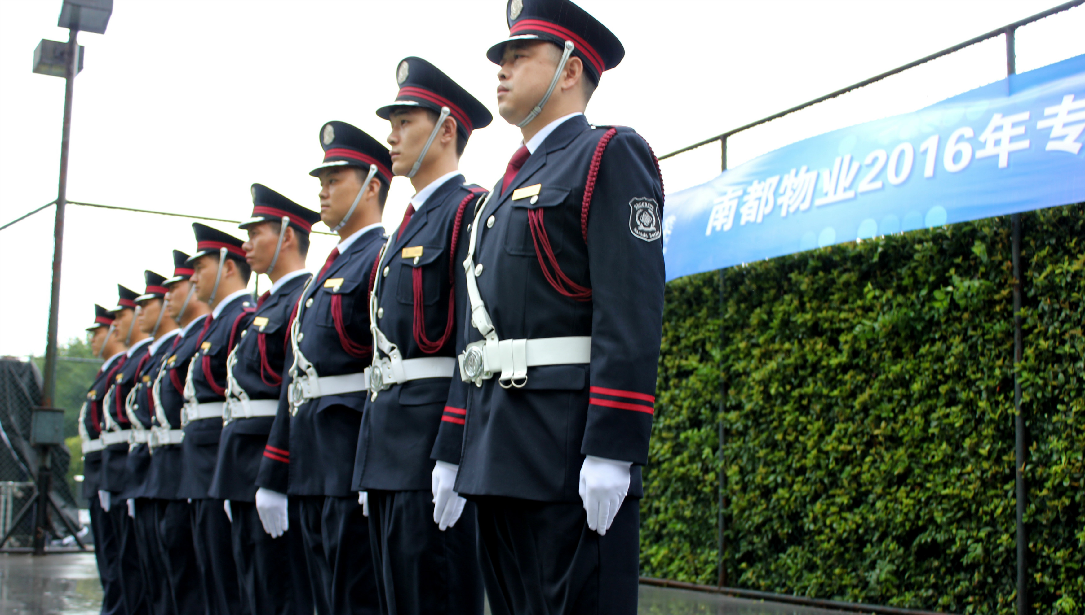 风雨中显身手，为国庆献礼