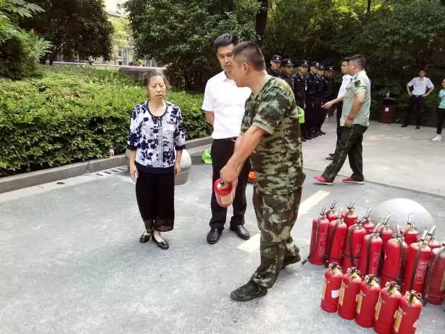 烟感警报器突鸣，10分钟紧急灭火获业主点赞