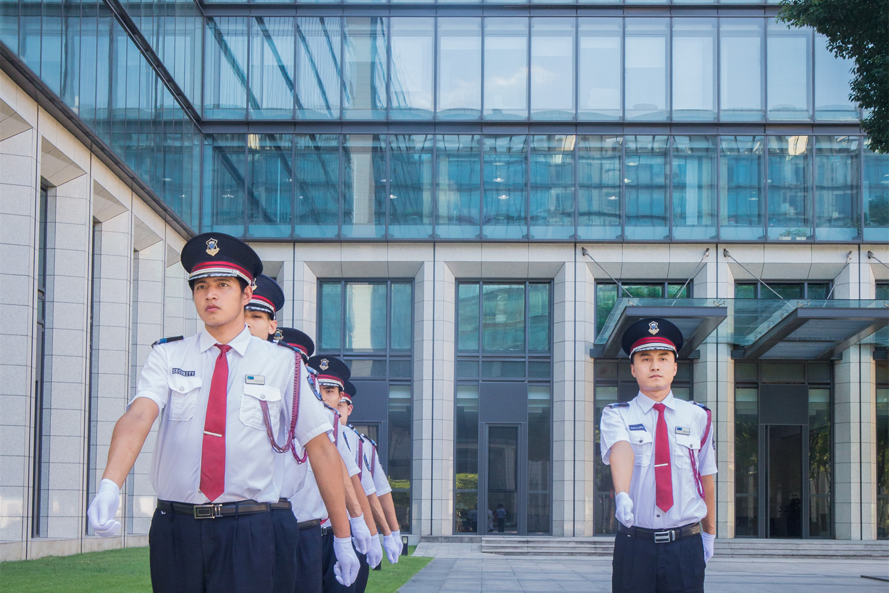 诠释美好 崭新起航|ag平台游戏官网连获“先进集体”、“五星项目”、“物业管理示范住宅小区”等多项荣誉